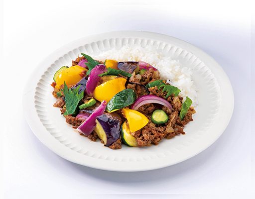 夏野菜と肉そぼろのごはんの画像です。