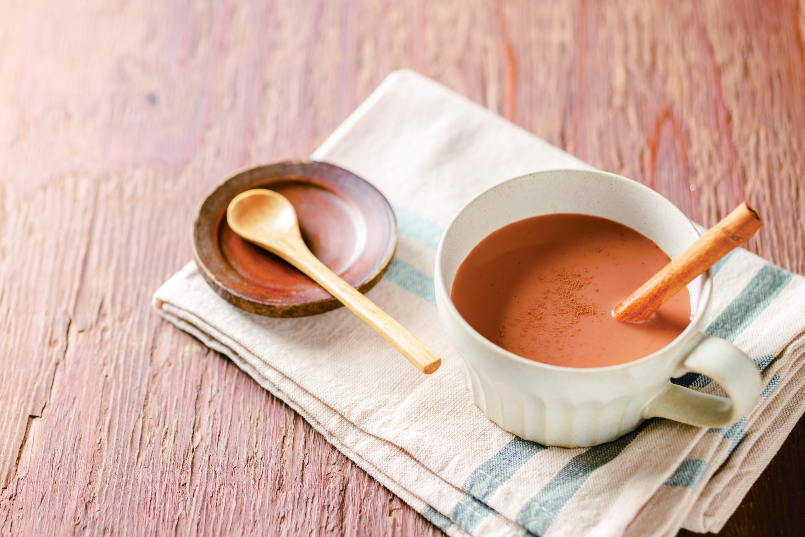 甘酒＋スパイスでほっこり温まる 甘酒チャイ　シナモンの香り